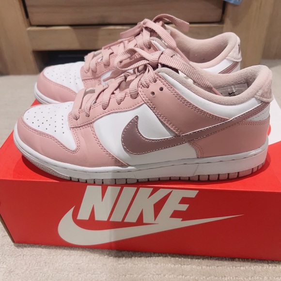 Nike Dunk Low Pink Velvet - Picture 3 of 4